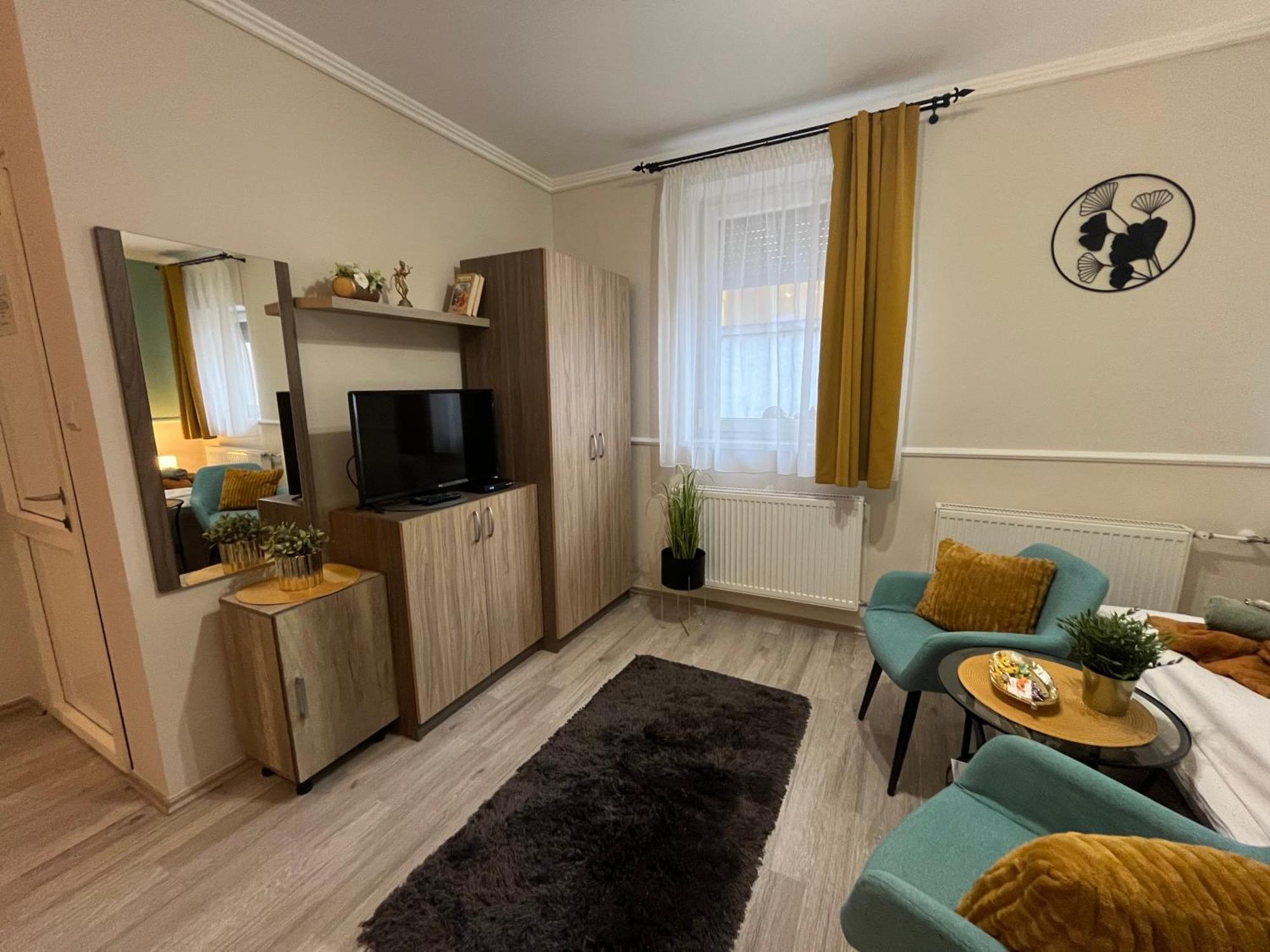 Oreo Apartman Eger Exterior foto